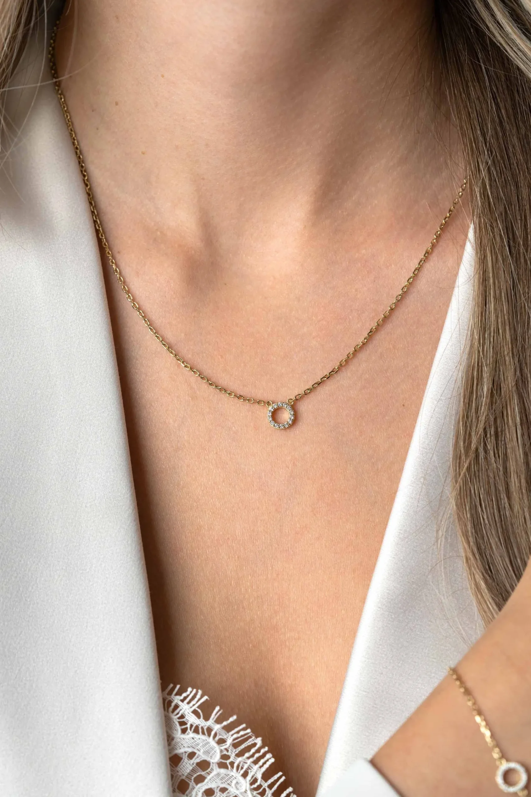 ZINZI gold plated zilveren ketting met open rondje (7,5mm) bezet met witte zirconia's 40-45cm ZIC2550Y
