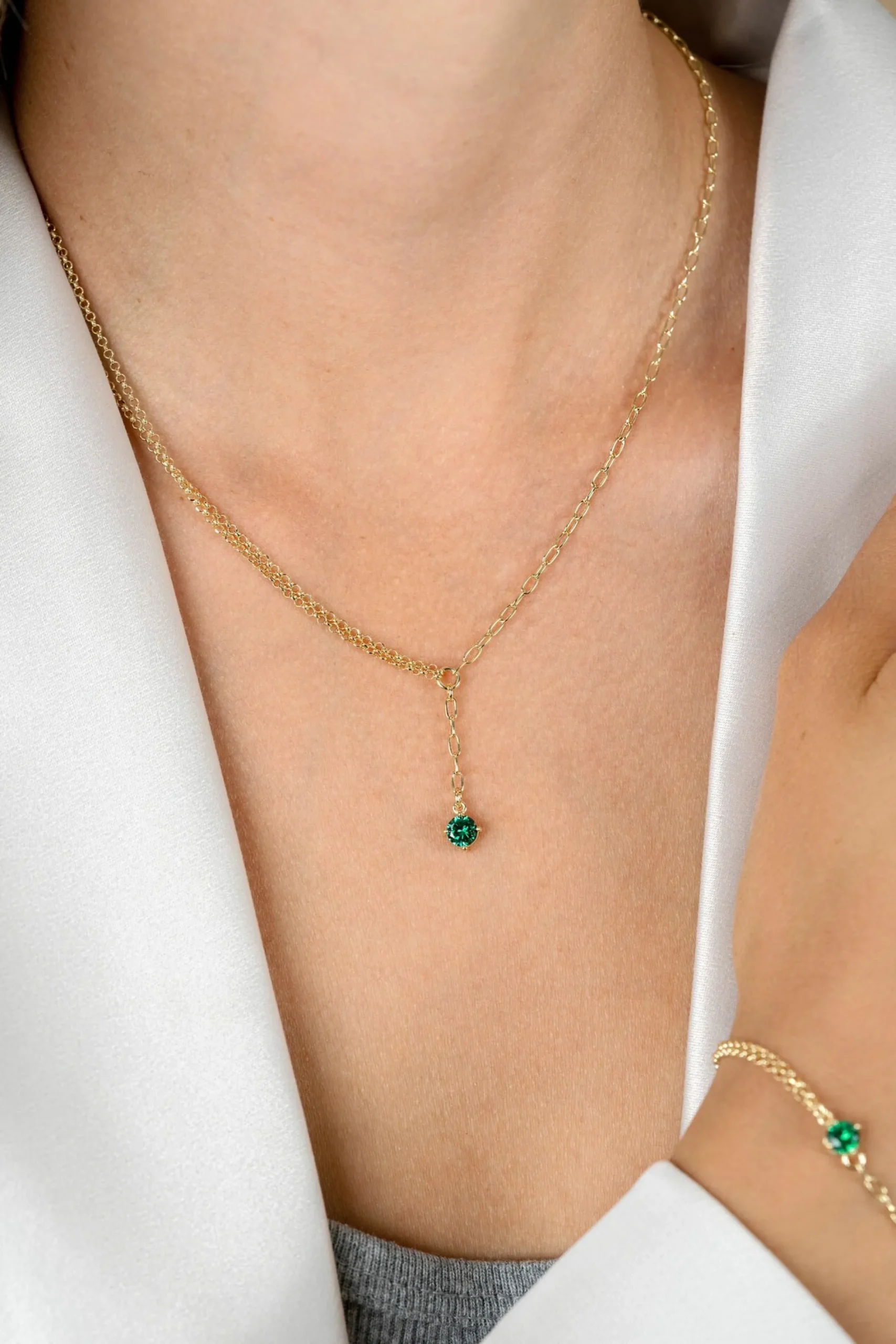 ZINZI gold plated zilveren Y-collier met subtiele schakels, bungelend groene ronde kleursteen 42-45cm ZIC2660G