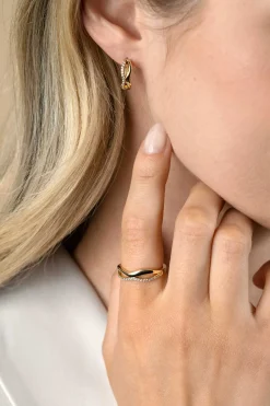 ZINZI gold plated zilveren multilook ring (6mm breed) organisch gevormd met twee golvende banen, waarvan één bezet met witte zirconia's ZIR2629Y