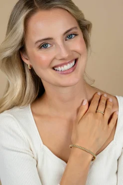 ZINZI gold plated zilveren bangle armband 4mm breed, bezet met witte zirkonia's 60mm ZIA2686Y