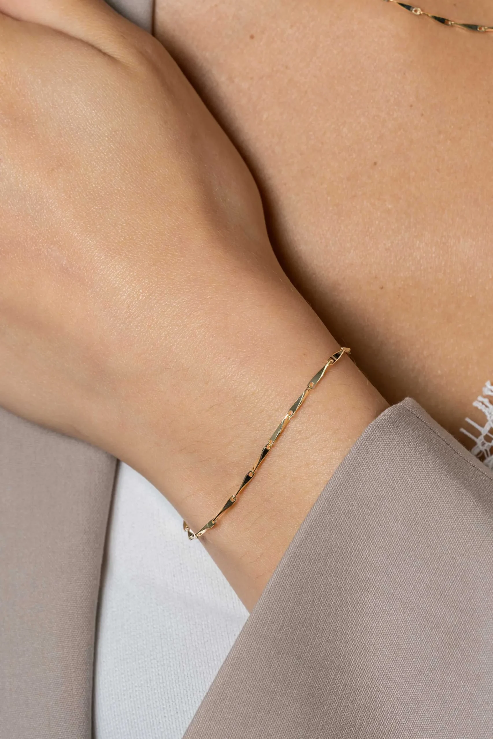 ZINZI gold plated zilveren schakel armband met glinsterende pijlvormige schakels 1,5mm breed 17,5-20cm ZIA2414G