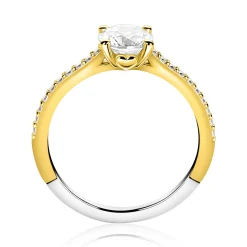 ZINZI gold plated zilveren verlovingsring met een grote ronde witte zirkonia (6,5mm) in vierpootszetting en klein hartje aan de zijkant ZIR2696Y