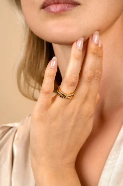 ZINZI gold plated zilveren luxe cross-over ring glad met witte zirconia's ZIR1774Y