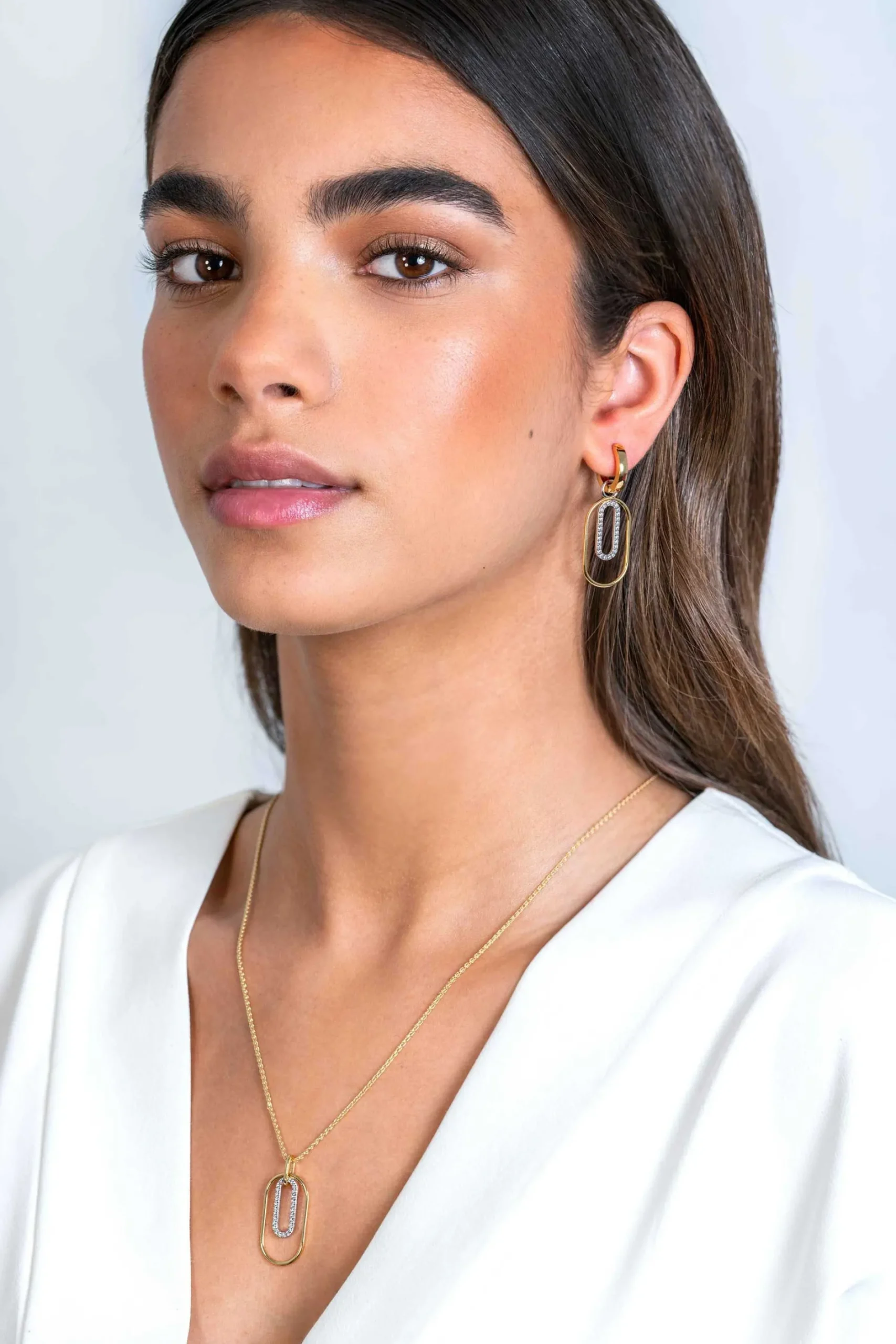 ZINZI gold plated zilveren ovale hanger 32mm bezet met witte zirconia's ZIH2329 (zonder collier)