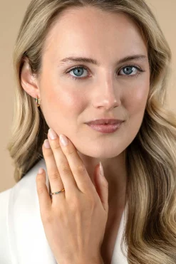 ZINZI gold plated zilveren aanschuifring met regenboog kleurstenen in chatonzettingen ZIR2598