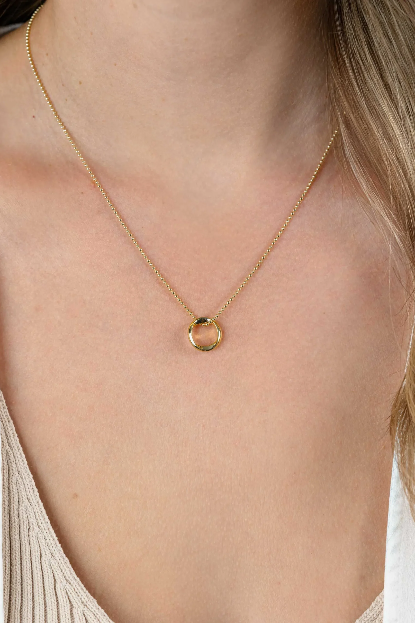 ZINZI gold plated zilveren bolletjes ketting met gladde hanger in ronde organische vorm 45-48cm ZIC2611G