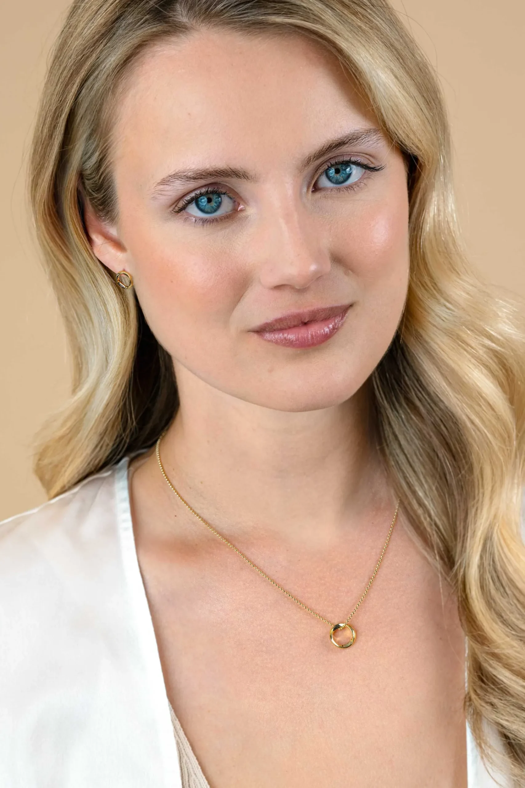 ZINZI gold plated zilveren bolletjes ketting met gladde hanger in ronde organische vorm 45-48cm ZIC2611G