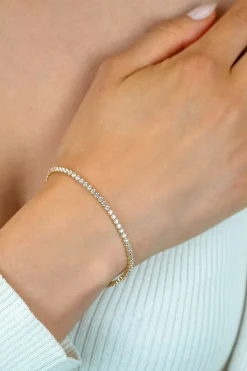 ZINZI gold plated zilveren tennis armband 2,5mm breed en bezet met witte zirconia's in ronde kastzettingen 17-20cm ZIA2590Y