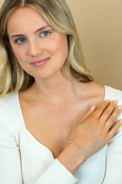 ZINZI gold plated zilveren tennis armband 2,5mm breed en bezet met witte zirconia's in ronde kastzettingen 17-20cm ZIA2590Y