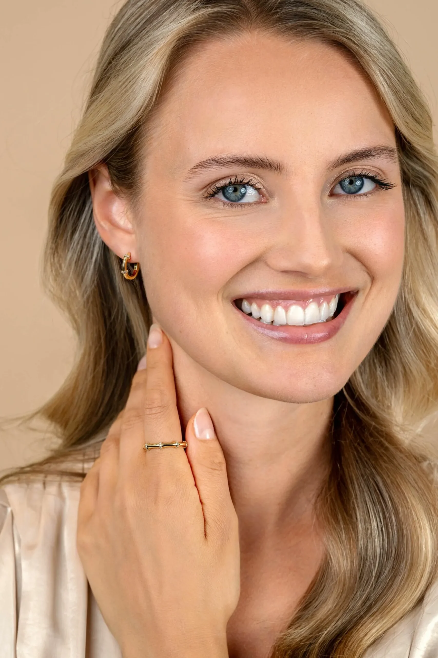 ZINZI gold plated zilveren aanschuifring (3,5mm breed) bamboo uitstraling, bezet met witte zirkonia's ZIR2687Y