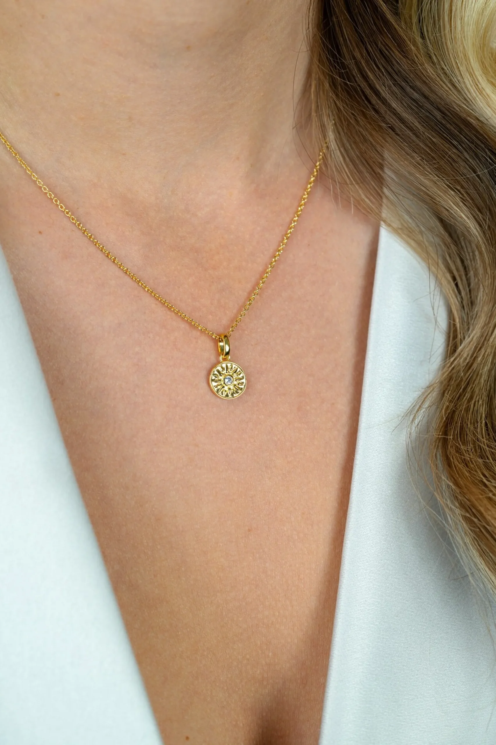 ZINZI gold plated zilveren ketting 42-45cm met zon hanger, bezet met witte zirkonia ZIC2741