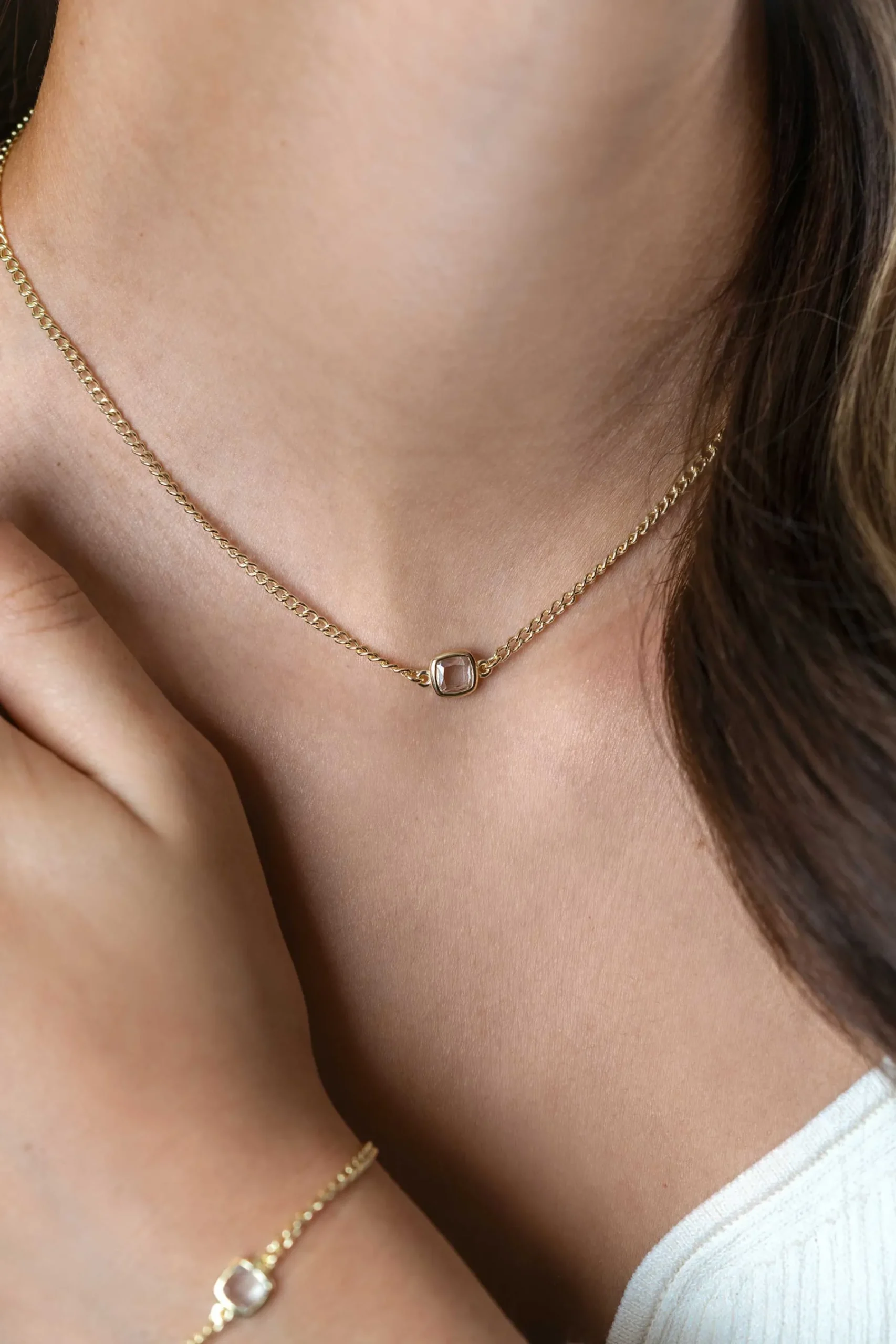 ZINZI gold plated zilveren gourmet ketting met vierkante zetting bezet met witte zirconia 40-45cm ZIC2417Y