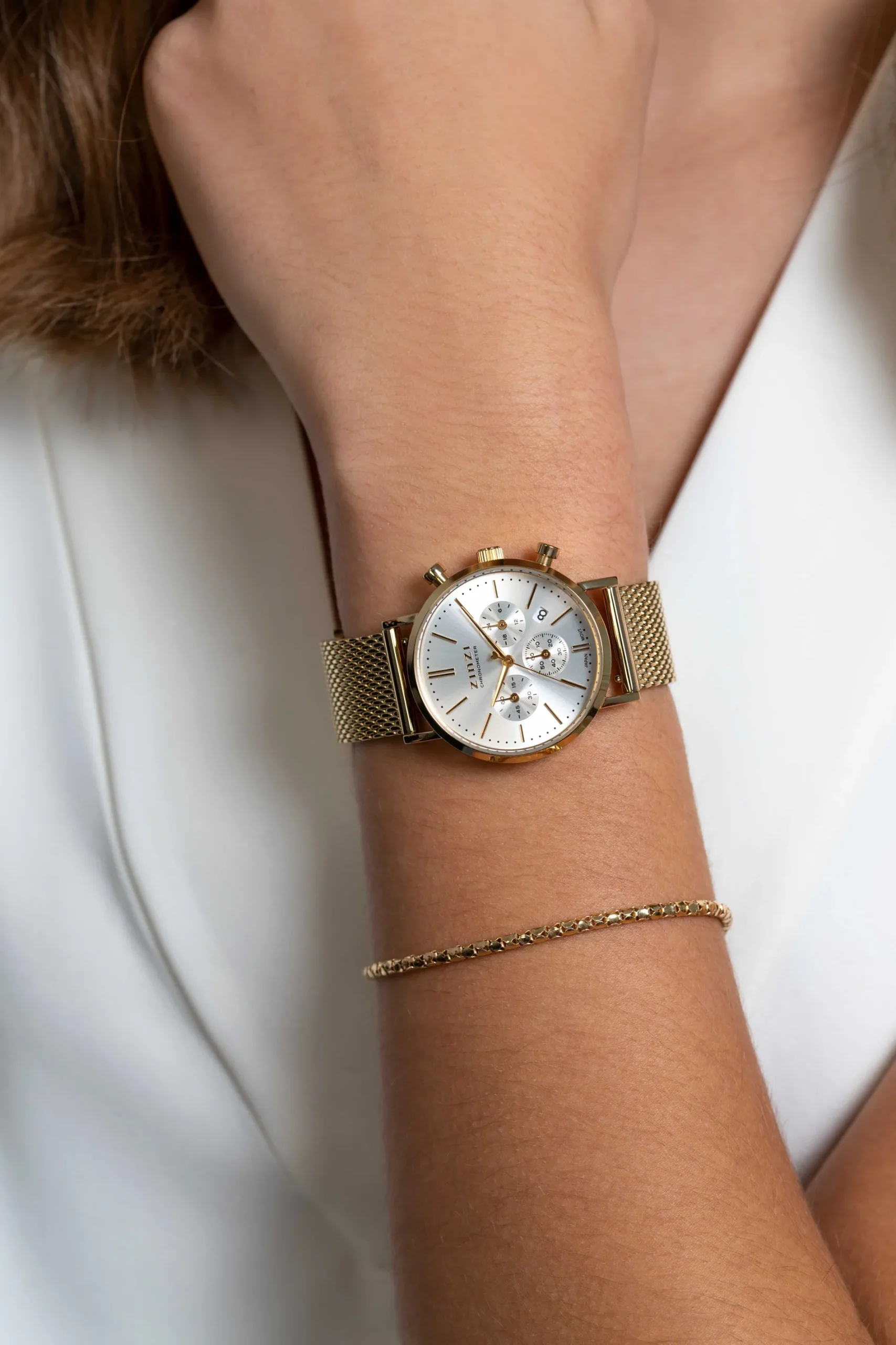 ZINZI horloge CHRONOGRAPH 34mm zilverkleurige wijzerplaat met datum en chronometers, geelgoudkleurige stalen kast, geelgoudkleurige stalen mesh band 18mm ZIW1533