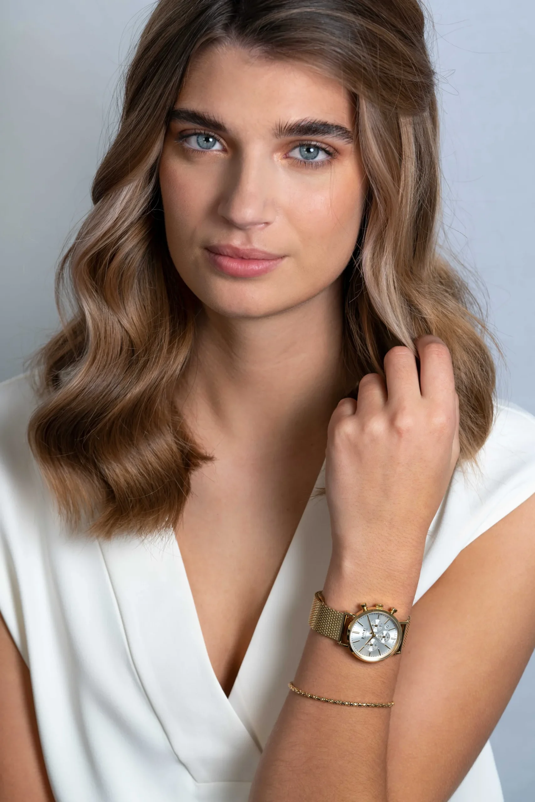 ZINZI horloge CHRONOGRAPH 34mm zilverkleurige wijzerplaat met datum en chronometers, geelgoudkleurige stalen kast, geelgoudkleurige stalen mesh band 18mm ZIW1533