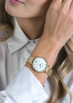 ZINZI horloge GRACE 34mm wit parelmoer wijzerplaat, rondom bezet met witte crystals, goudkleurige stalen kast en band ziw1334