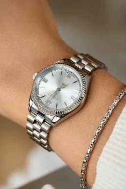ZINZI Iconic horloge 30mm met datum, gekartelde rand, zilverkleurige wijzerplaat en stalen schakelband ZIW2202
