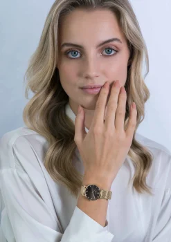 ZINZI Lady Crystal horloge zwarte wijzerplaat, geelgoudkleurige kast en stalen mesh band, witte crystals bij uuraanduiding, 28mm ZIW643M