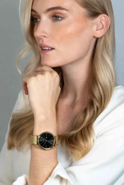 ZINZI Retro horloge 38mm zwarte wijzerplaat en geelgoudkleurige stalen kast stalen mesh band geelgoudkleurig extra dun ZIW443M