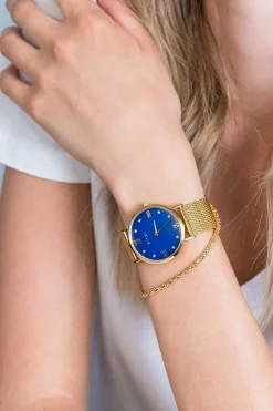 ZINZI Roman horloge donkerblauwe parelmoer wijzerplaat, geelgoudkleurige stalen kast, witte zirconia's bij uuraanduiding, geelgoudkleurige stalen mesh band 34mm extra dun ZIW547M