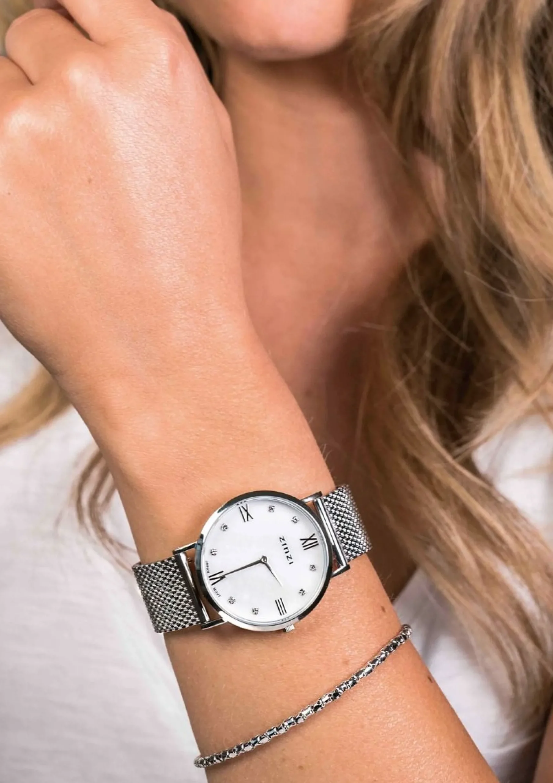 ZINZI Roman horloge witte parelmoer wijzerplaat, witte zirconia's bij uuraanduiding, stalen mesh band 34mm extra dun ZIW521M