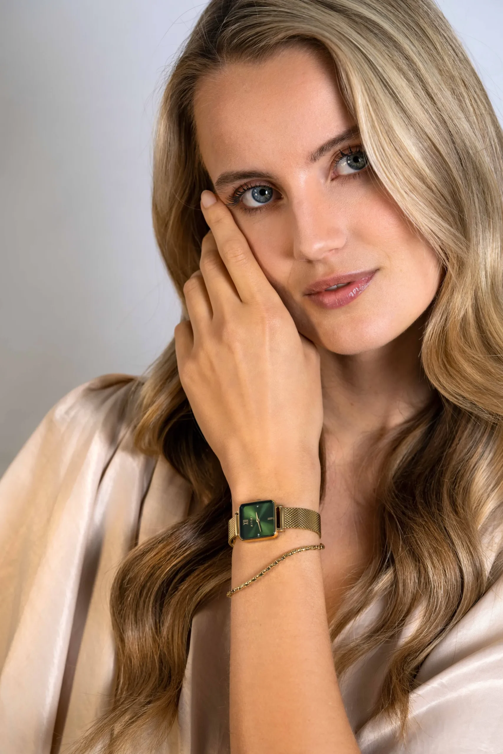 ZINZI Square Mini horloge groene wijzerplaat en vierkante geelgoudkleurige kast stalen mesh band 22mm extra dun ZIW1735