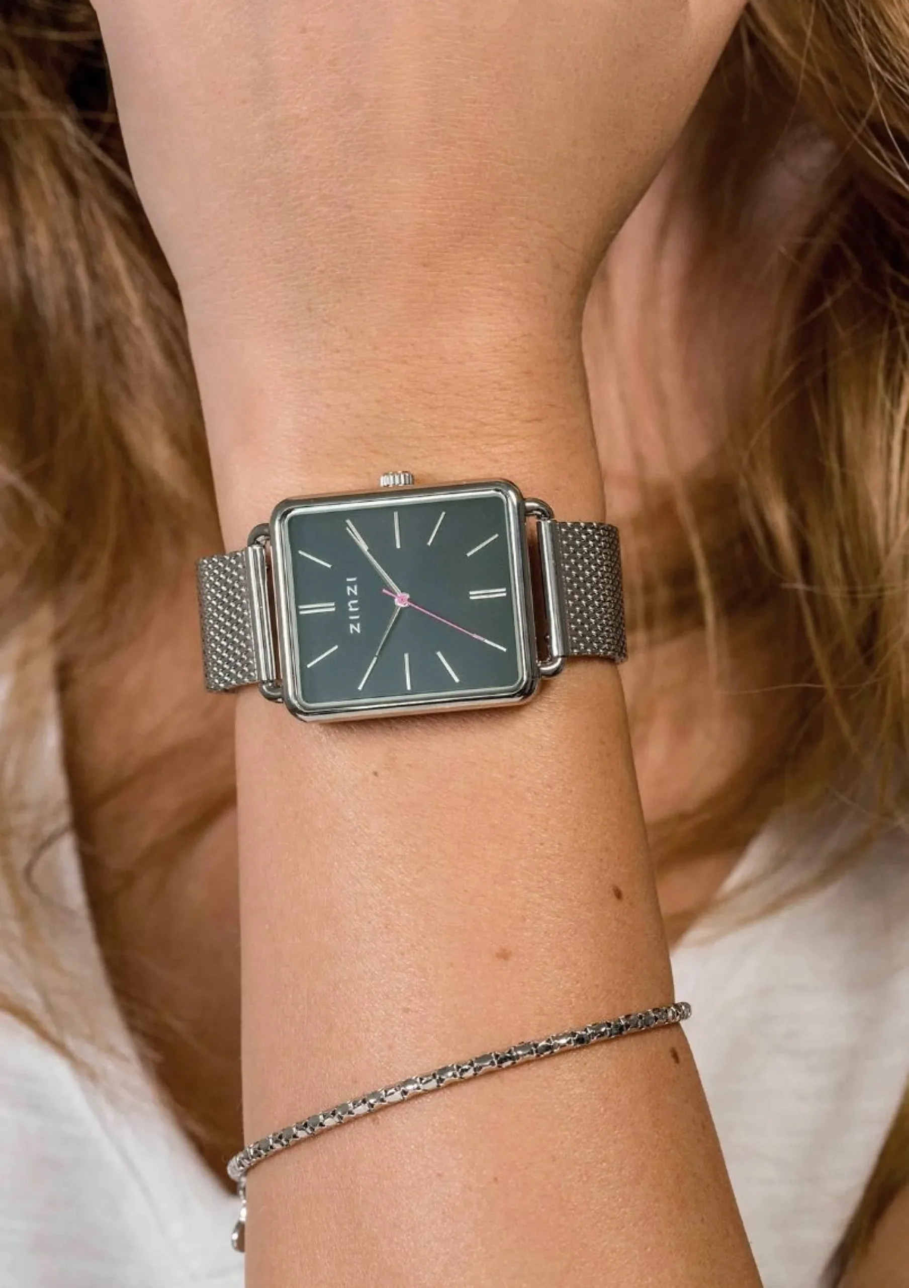 ZINZI Vintage Retro horloge zwarte wijzerplaat en rechthoekige kast stalen mesh band 34mm extra dun ZIW901M
