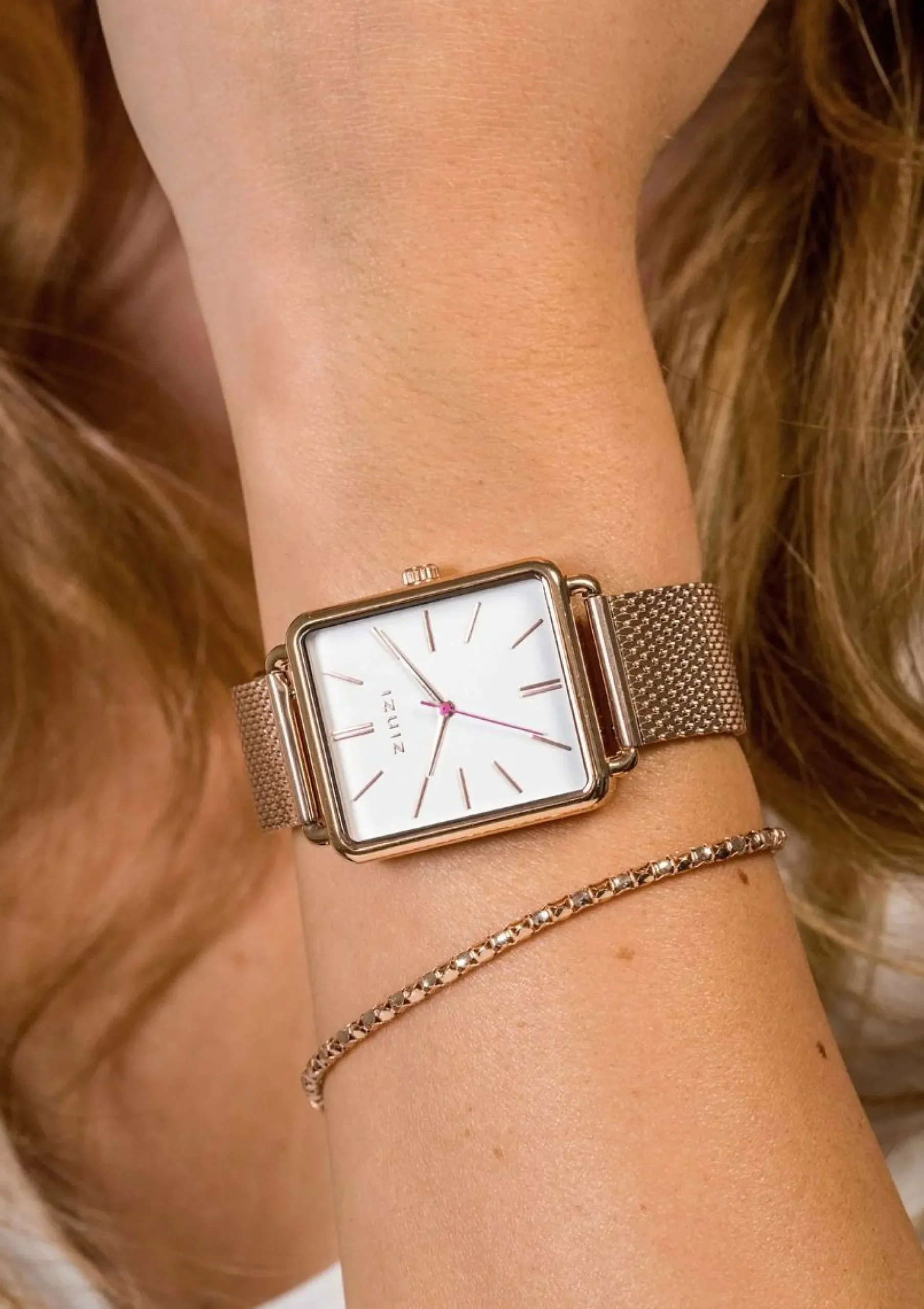 ZINZI Vintage Retro horloge witte wijzerplaat en rechthoekige roségoudkleurige kast stalen mesh band 34mm extra dun ZIW908M