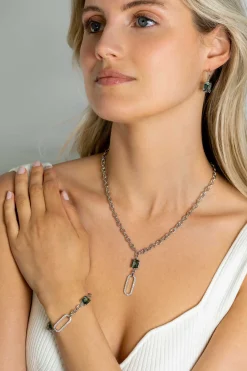 ZINZI zilveren ovale schakel ketting 45cm met luxe hanger met ovale schakel, bezet met witte zirconia's. En groenachtig blauwe (petrol) kleursteen in vierpootszetting ZIC2487