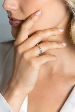 ZINZI zilveren aanschuifring met paperclip-schakels en drie rechthoekige zettingen bezet met witte zirconia ZIR2427