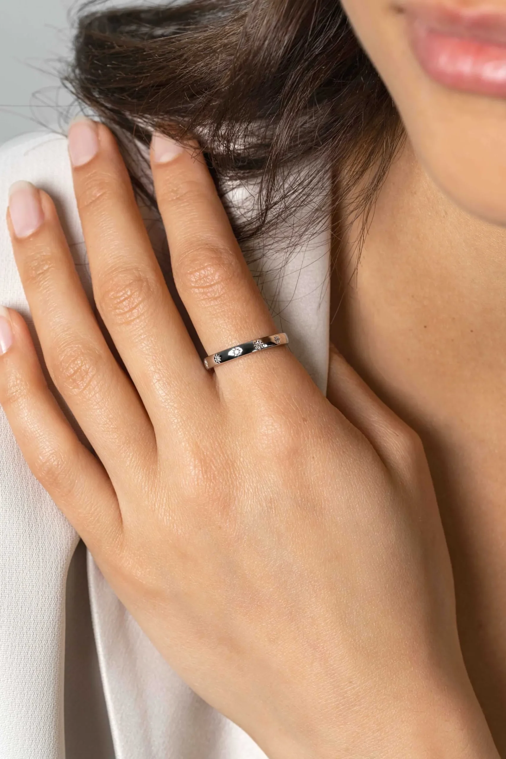 ZINZI zilveren aanschuifring met zeven ster-zettingen, bezet met witte zirconia's 3mm breed ZIR2491