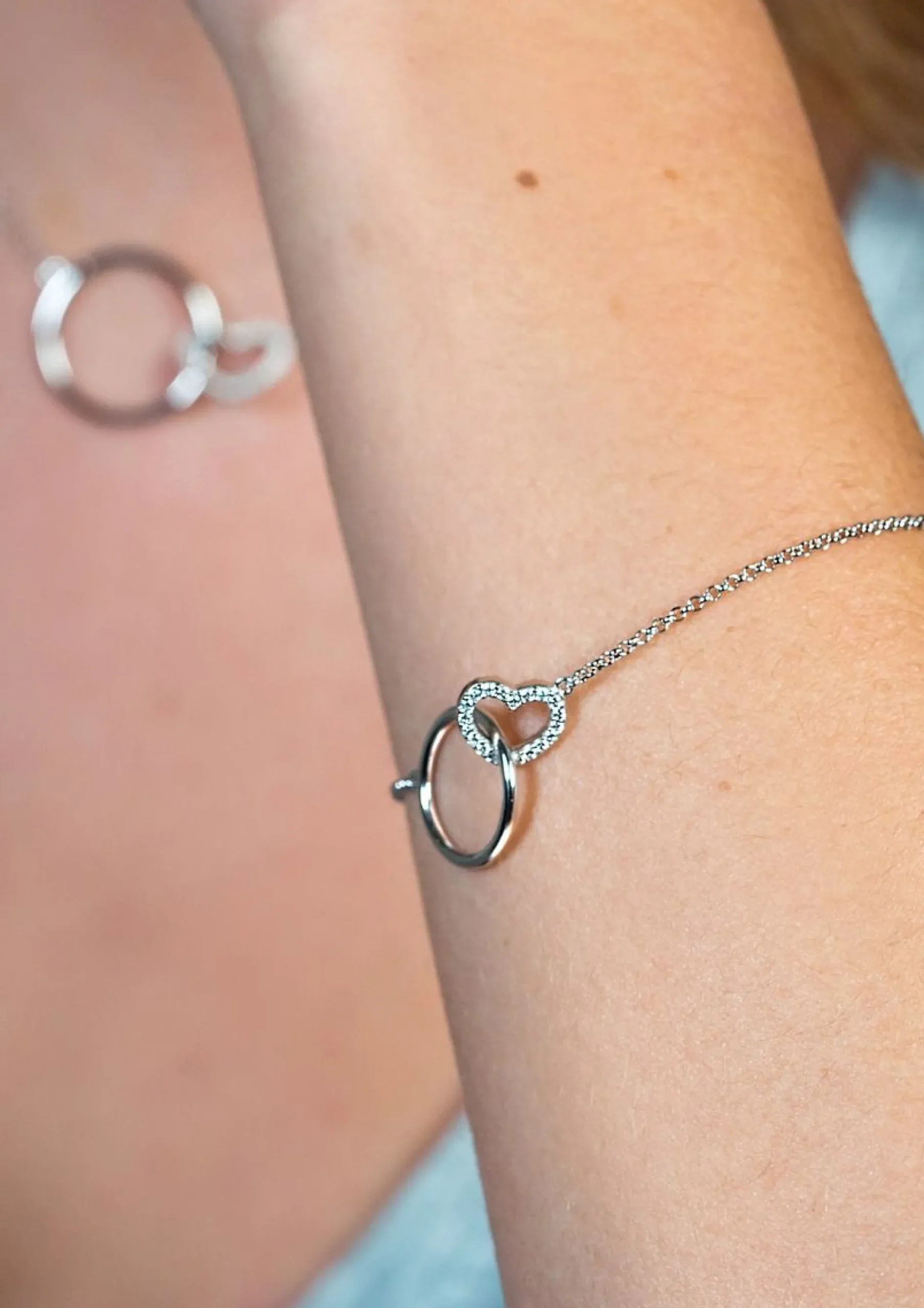 ZINZI zilveren armband open rond en hart in elkaar wit ZIA1483