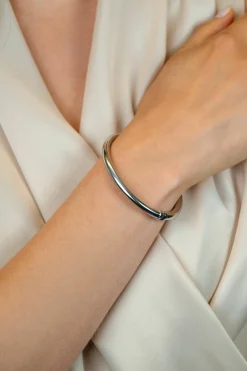 ZINZI zilveren bangle armband glad 5mm ronde buis en luxe scharniersluiting ZIA2754
