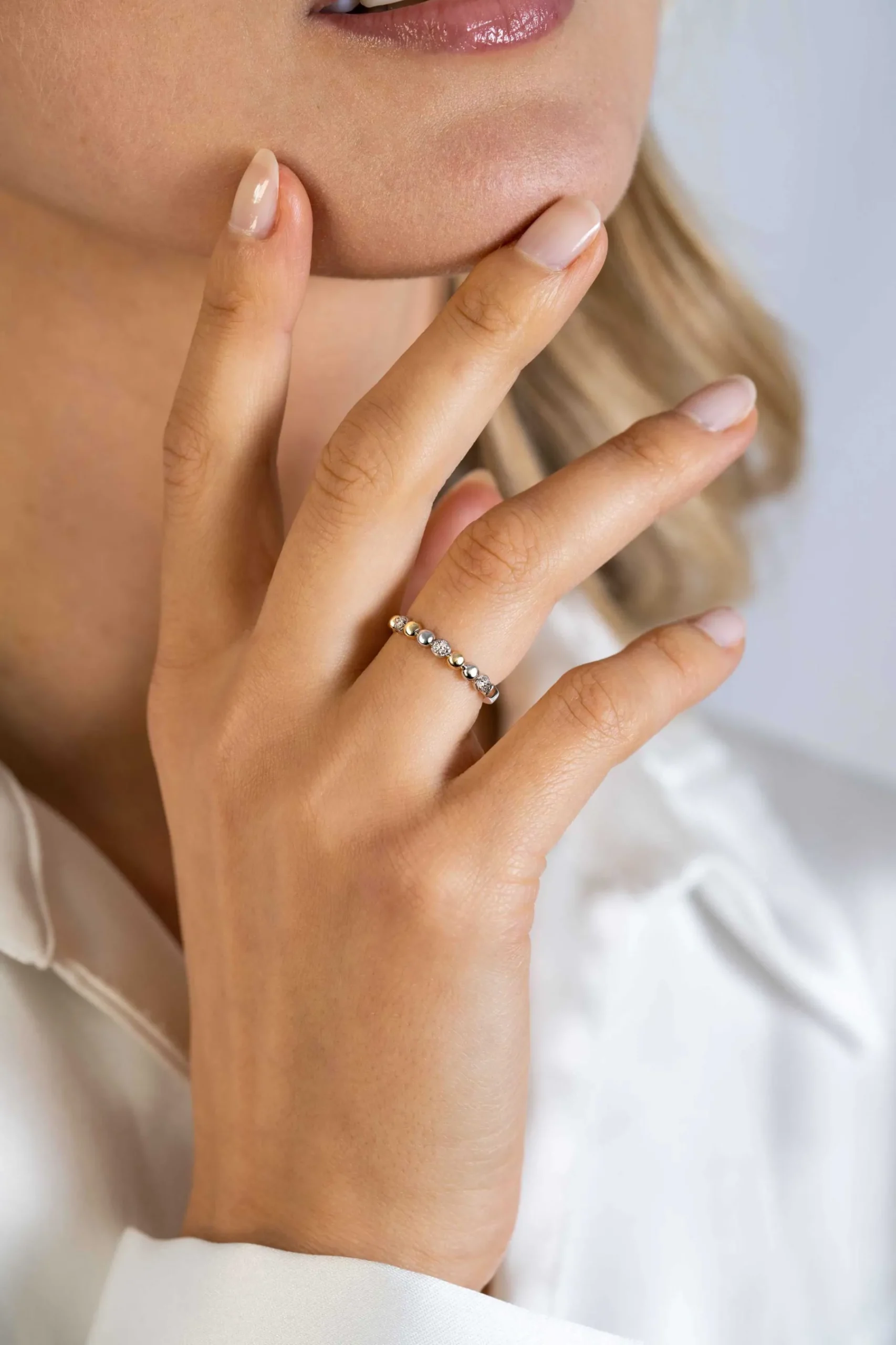 ZINZI zilveren bicolor aanschuifring 3mm met bolletjes, waarvan vijf bolletjes bezet zijn met witte zirconia's ZIR2393