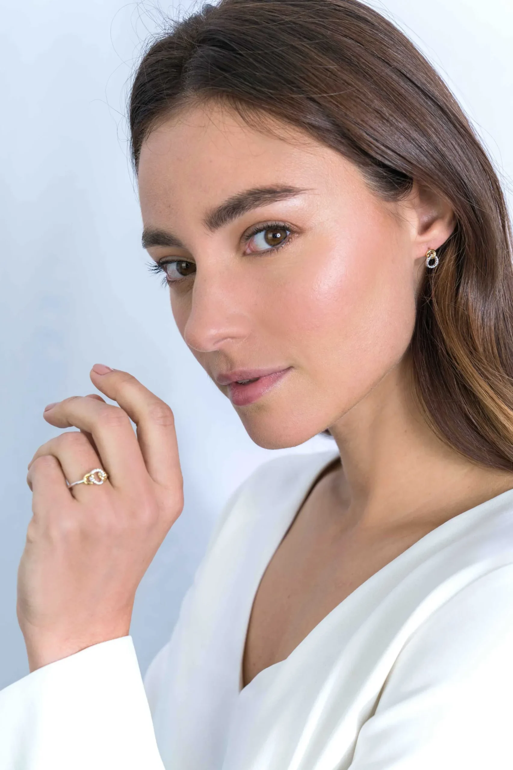 ZINZI zilveren bicolor oorknoppen 11mm verbonden rondjes glad en witte zirconia ZIO2045Y