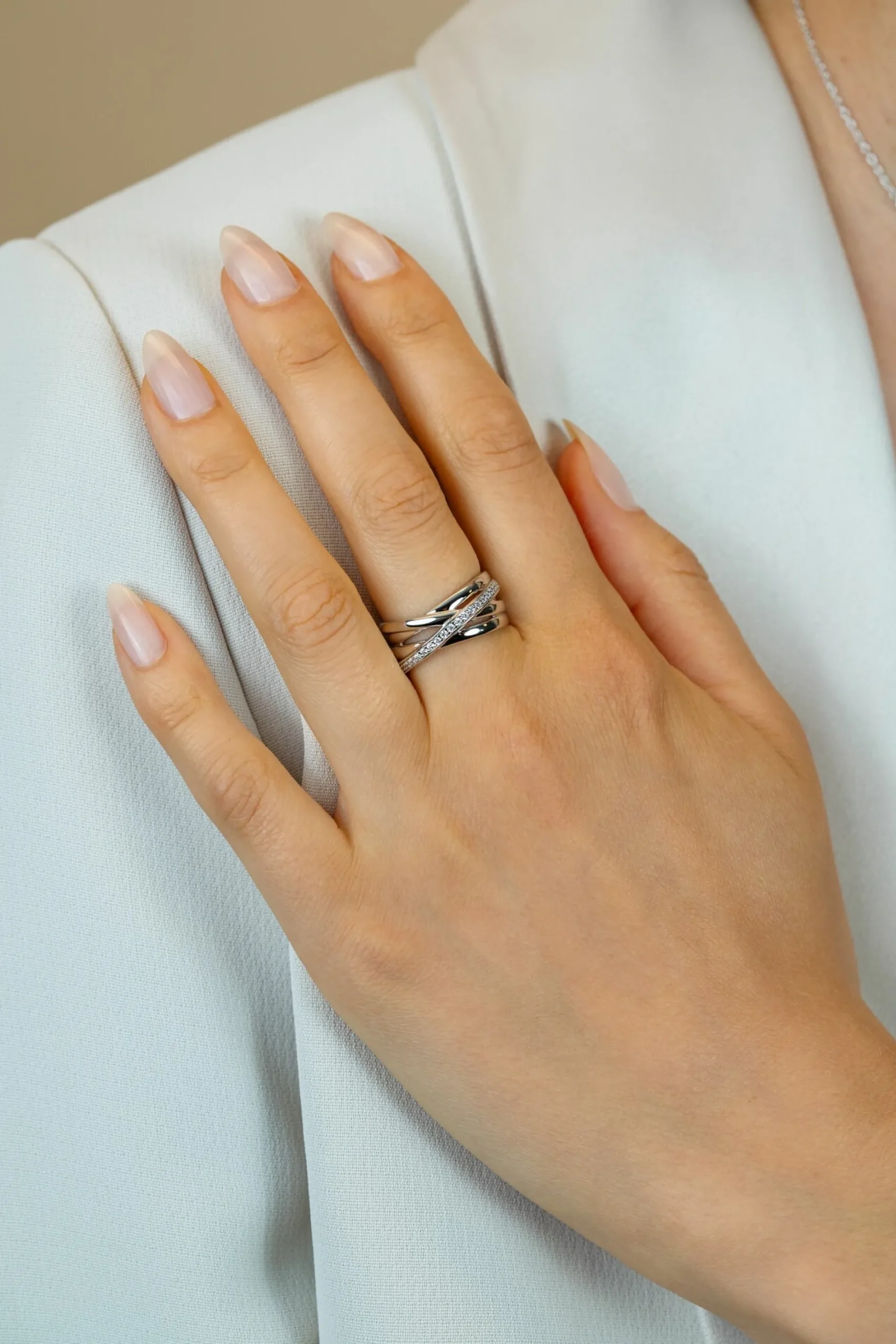 ZINZI zilveren brede cross-over ring glad wit ZIR1790