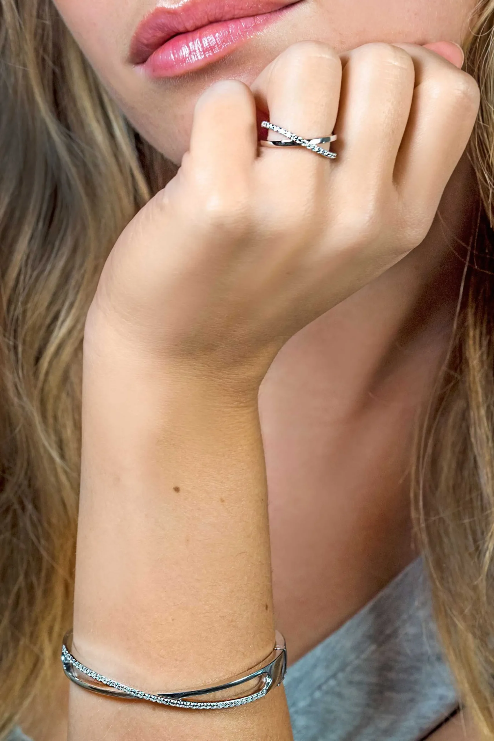 ZINZI zilveren cross-over ring glad wit ZIR1569