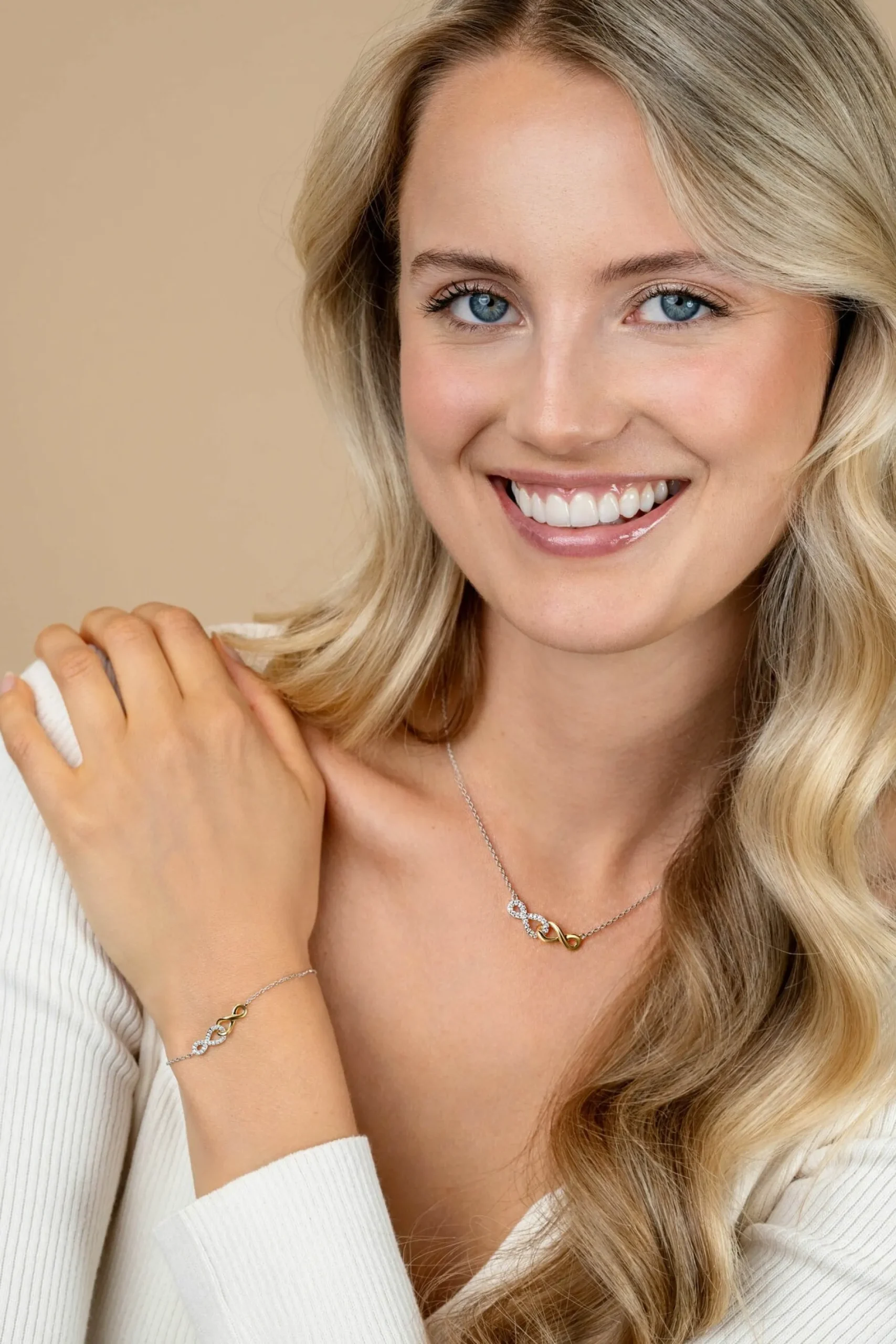 ZINZI zilveren fantasie ketting met aan elkaar verbonden Infinity tekens 42-45cm ZIC2649