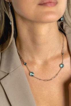 ZINZI zilveren fantasie ketting met paperclip schakels en vier ronde zettingen bezet met licht blauwe en indigo blauwe kleurstenen 40-45cm ZIC2418