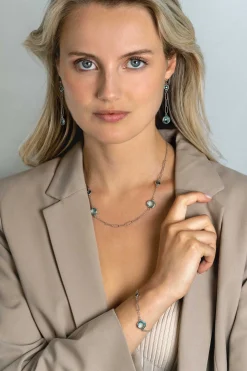ZINZI zilveren fantasie ketting met paperclip schakels en vier ronde zettingen bezet met licht blauwe en indigo blauwe kleurstenen 40-45cm ZIC2418