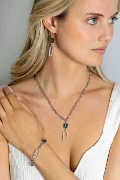 ZINZI zilveren fantasie schakel armband met ovale schakel, bezet met witte zirconia's en twee groenachtig blauwe (petrol) kleurstenen in vierpootszetting 18-21cm ZIA2487