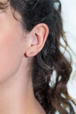 ZINZI zilveren geelvergulde oorknoppen staafje groen 8mm ZIO1689GG