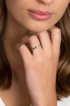 ZINZI zilveren gladde aanschuifring bezet met drie witte zirconia's ZIR2130