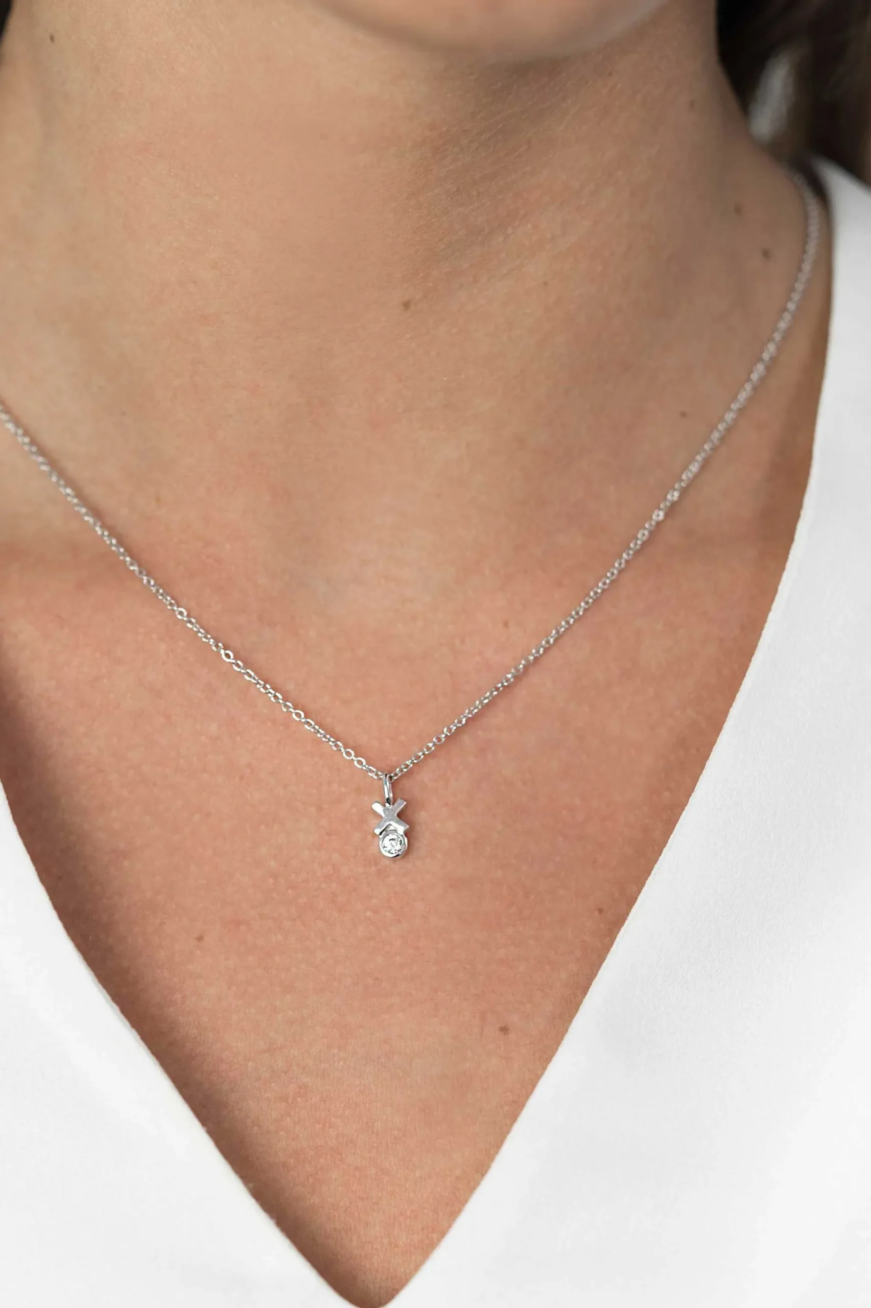 ZINZI zilveren hanger kruisje rond wit ZIH1821 (zonder collier)