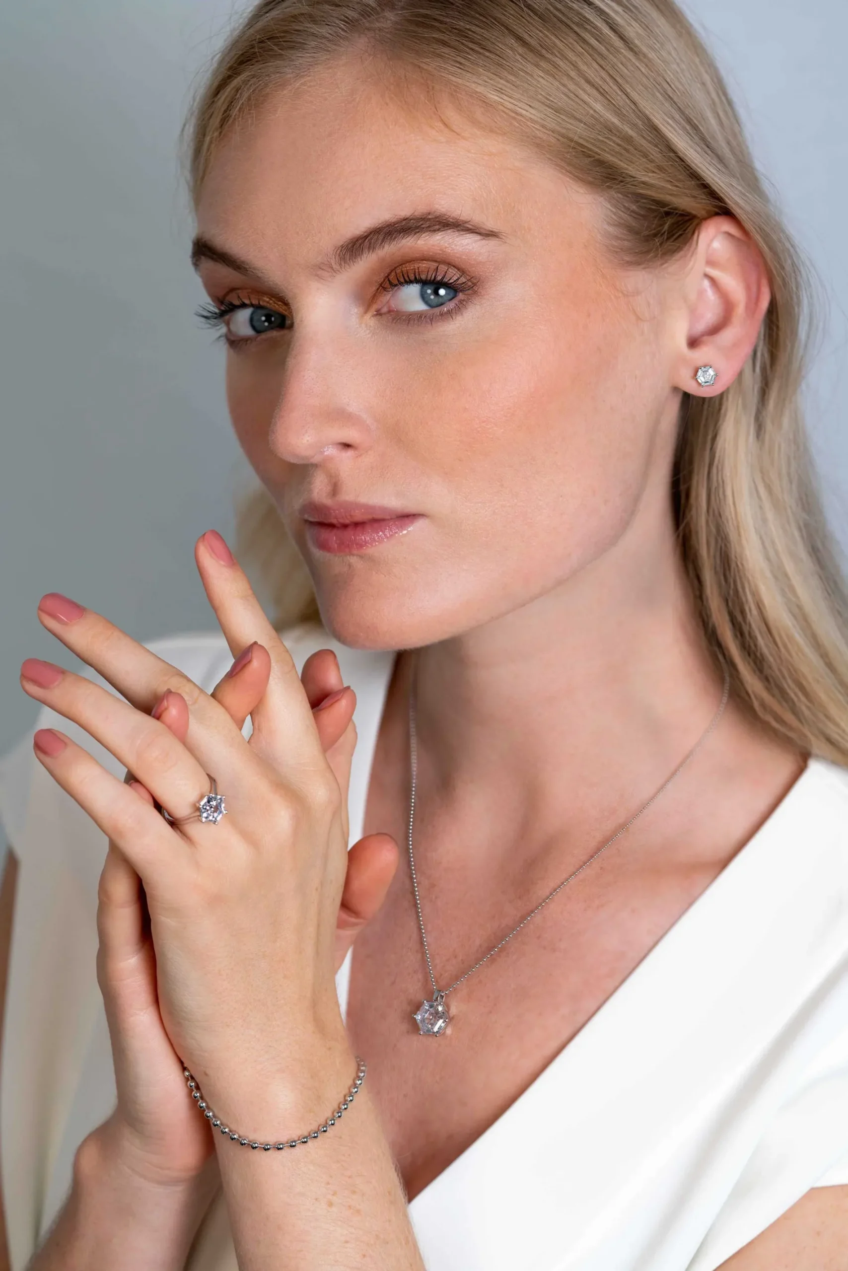ZINZI zilveren hanger met zeshoekige witte zirconia 15mm ZIH2259 (zonder collier)