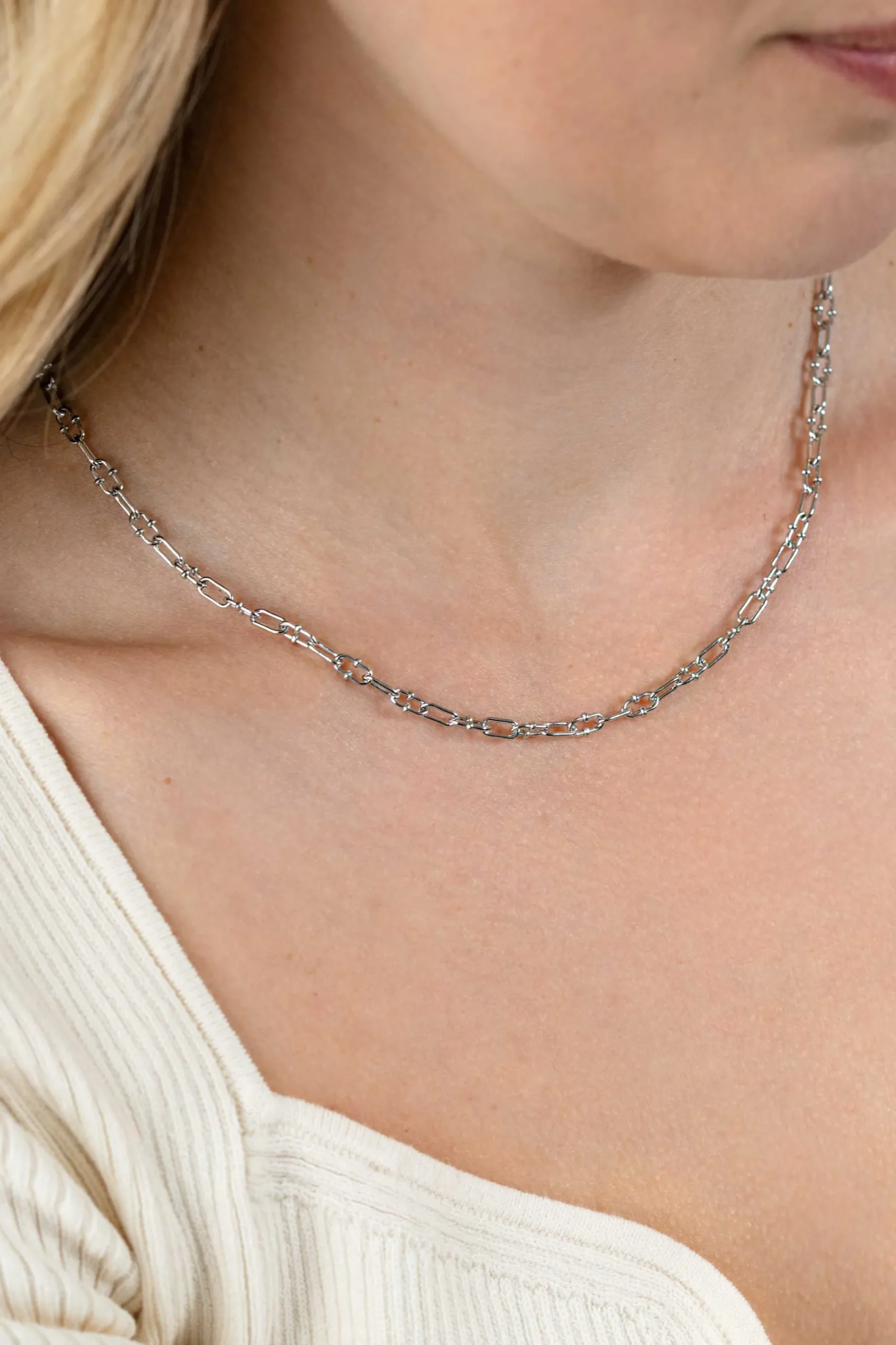 ZINZI zilveren ketting met paperclip schakels 4mm, gedecoreerd met speelse bolletjes 42-45cm ZIC2586