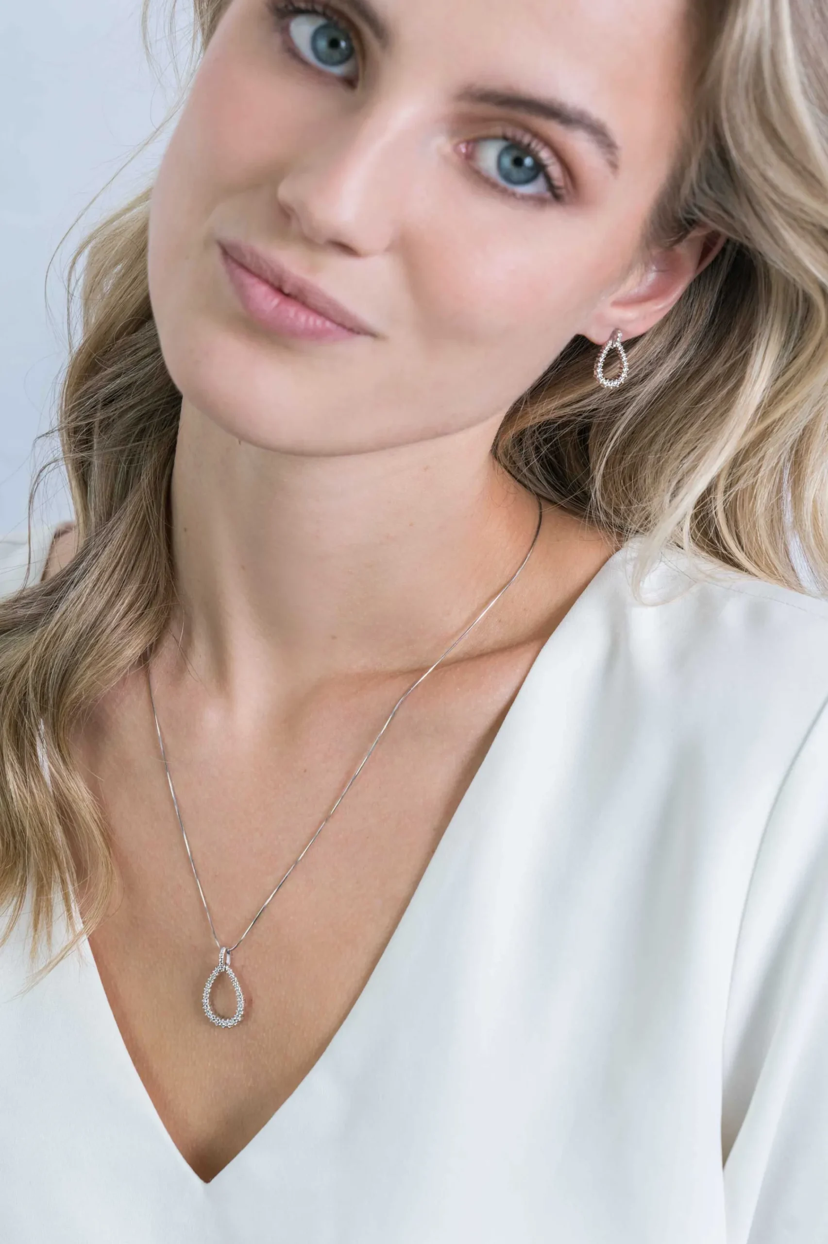 ZINZI zilveren luxe hanger 23 mm open druppelvorm witte zirconia's ZIH2123 (zonder collier)