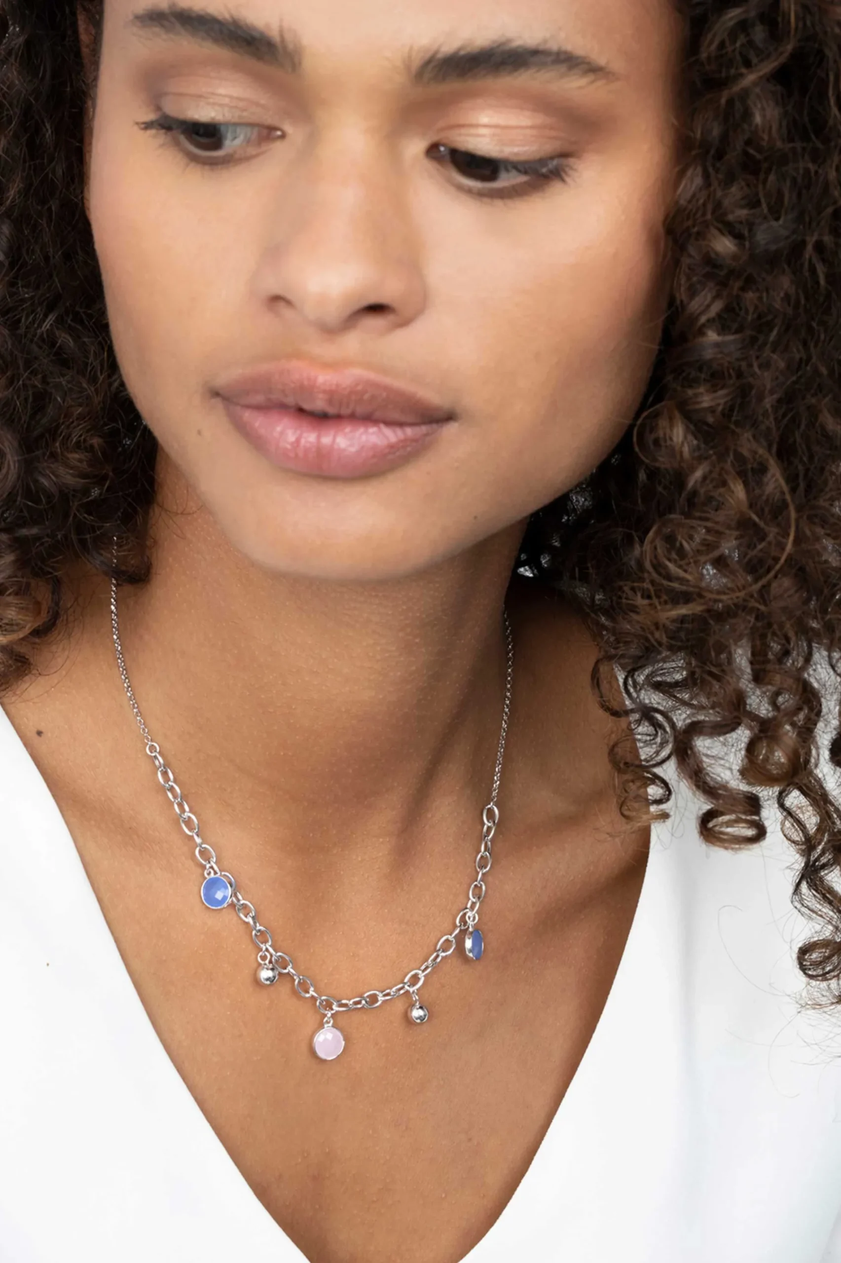 ZINZI zilveren luxe jasseron ketting 45cm met bolletjes en bedels rond in roze en blauw ZIC2005