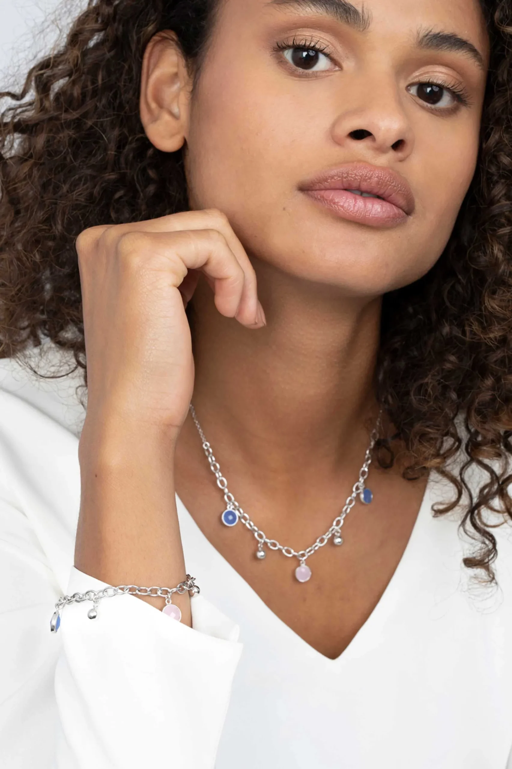 ZINZI zilveren luxe jasseron ketting 45cm met bolletjes en bedels rond in roze en blauw ZIC2005