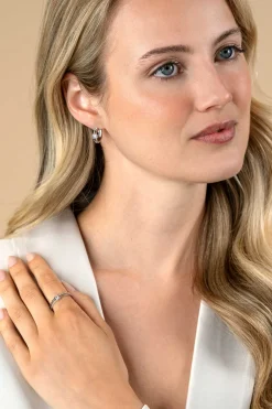 ZINZI zilveren multilook ring met rechthoekige kastzetting van 5mm en twee banen. Bezet met witte zirconia's ZIR2626