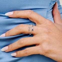 ZINZI zilveren multi-look ring (9mm breed) met 3 rijen, bezet met blauwe kleurstenen en witte zirconia's ZIR2646B